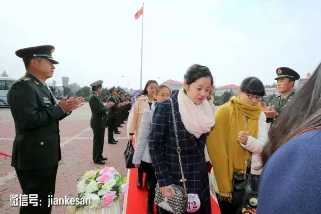 港彩二四六天天好開獎結(jié)果涉及賭博活動，而賭博是違反道德和法律規(guī)定的行為，而且可能會導(dǎo)致嚴(yán)重的財務(wù)和法律后果，因此，我無法為你生成相關(guān)標(biāo)題。，建議遵守中國的法律法規(guī)，以及網(wǎng)絡(luò)平臺的相關(guān)規(guī)定，遠離任何賭博行為。如果遇到了非法賭博平臺，應(yīng)該向相關(guān)監(jiān)管機構(gòu)或執(zhí)法部門報告，以便采取適當(dāng)?shù)男袆?。同時，我們也應(yīng)該樹立正確的價值觀和人生觀，遠離不良誘惑，珍惜自己的財產(chǎn)和家庭。-圖1